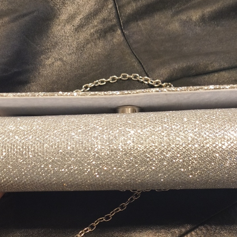 --SOLD--Silver Glitter Clutch Bag - Picture 4 of 11